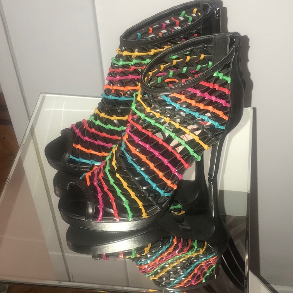 Heeled Two Lips Sandals - Picture 5 of 5
